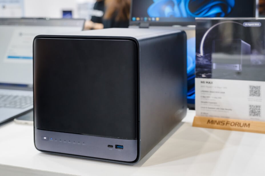 Minisforum présente l'All-Flash S5 pour concurrencer Synology et QNAP.