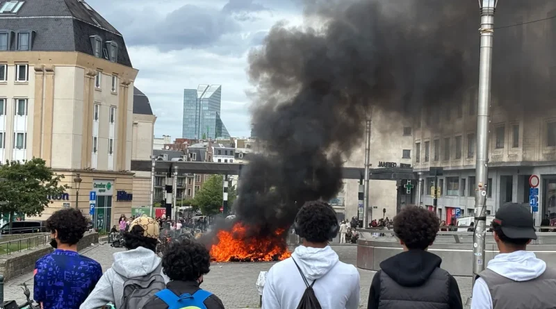 Mobilisation à Bruxelles : un millier de personnes contre les réformes.
