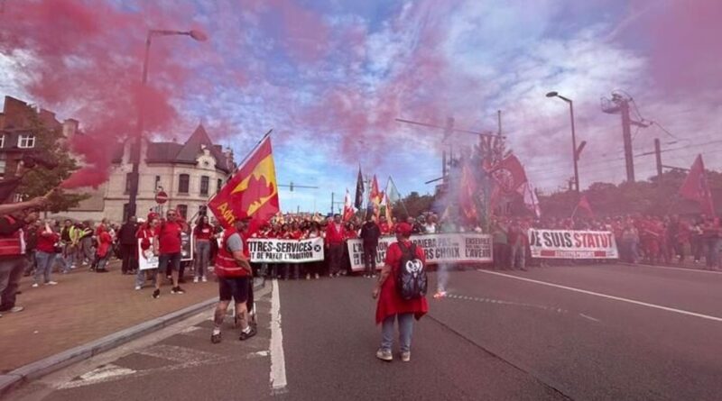 Namur : des milliers de manifestants ne soutiennent pas la politique budgétaire wallonne