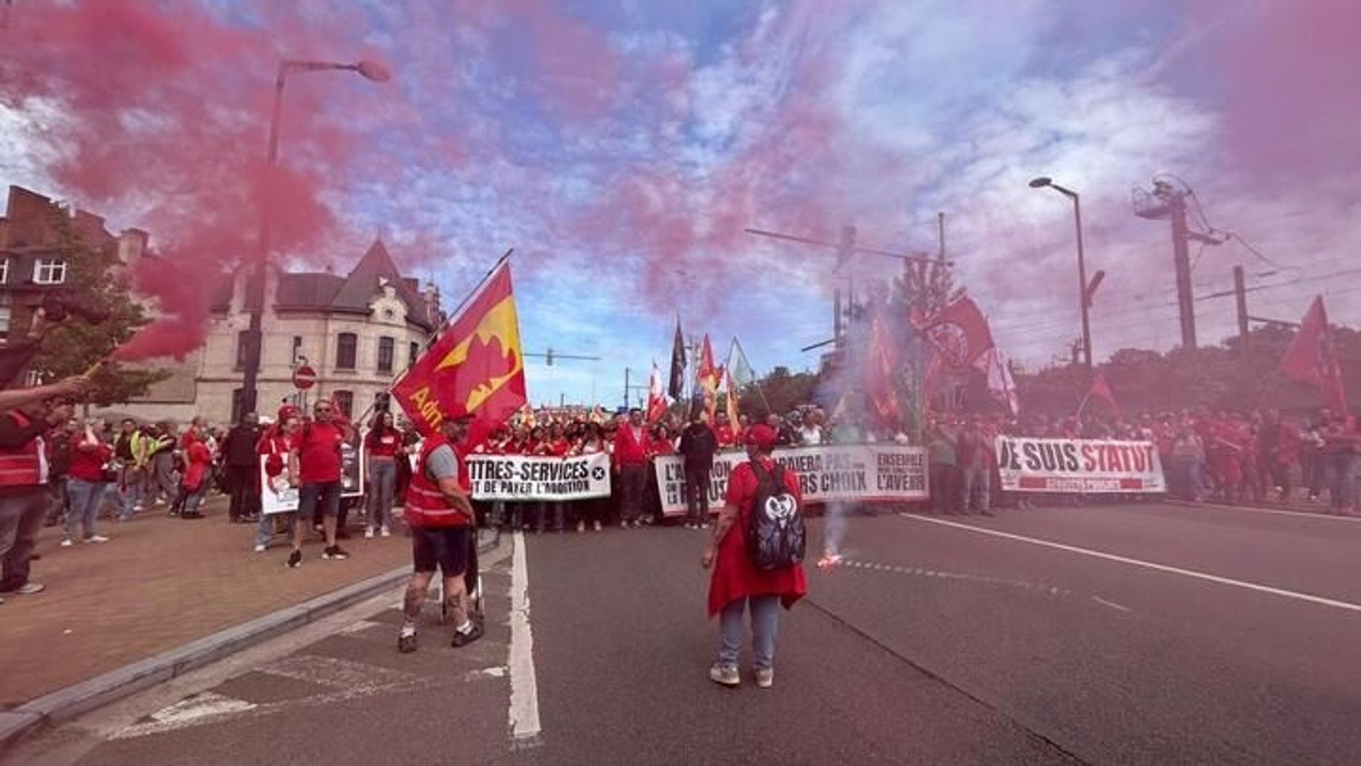 Namur : des milliers de manifestants ne soutiennent pas la politique budgétaire wallonne