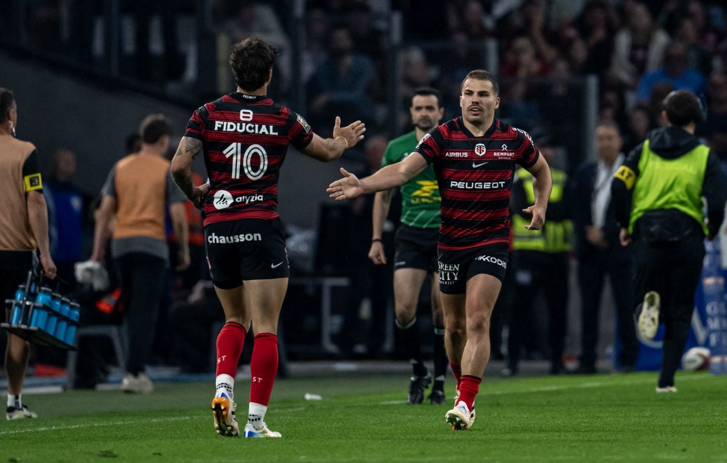 Ntamack et Dupont intègrent les Bleus après le titre en Top 14.