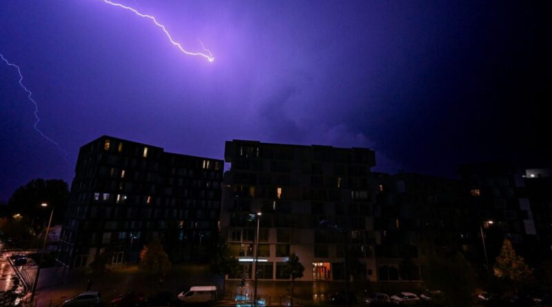 Orages dans le Nord : trois blessés, une maison détruite, arbres tombés.