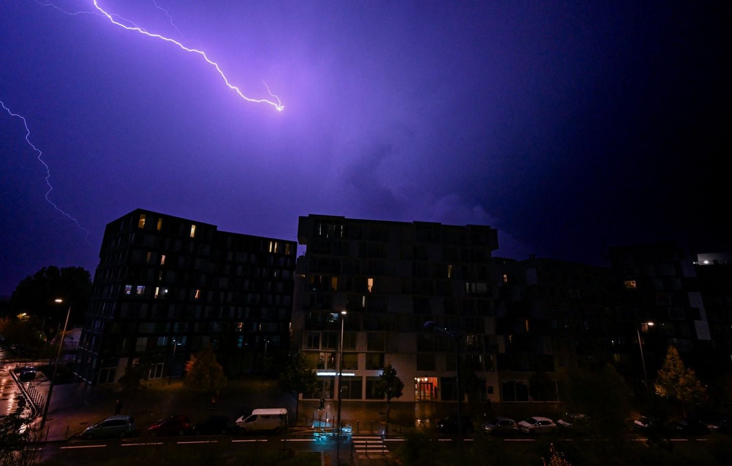 Orages dans le Nord : trois blessés, une maison détruite, arbres tombés.