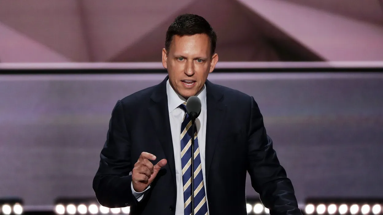 Palantir : "Ne pas proliférer l'idée que la technologie remplace la politique"