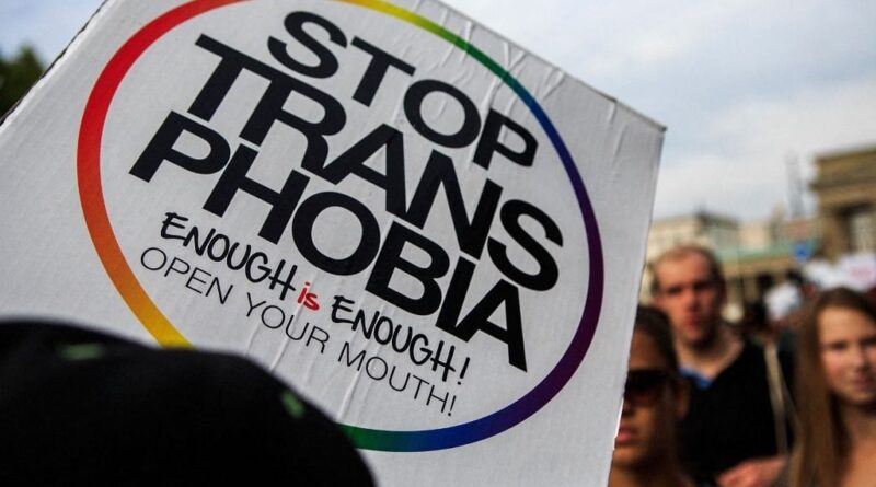 Paris : Plainte pour discrimination transphobe contre le consulat américain