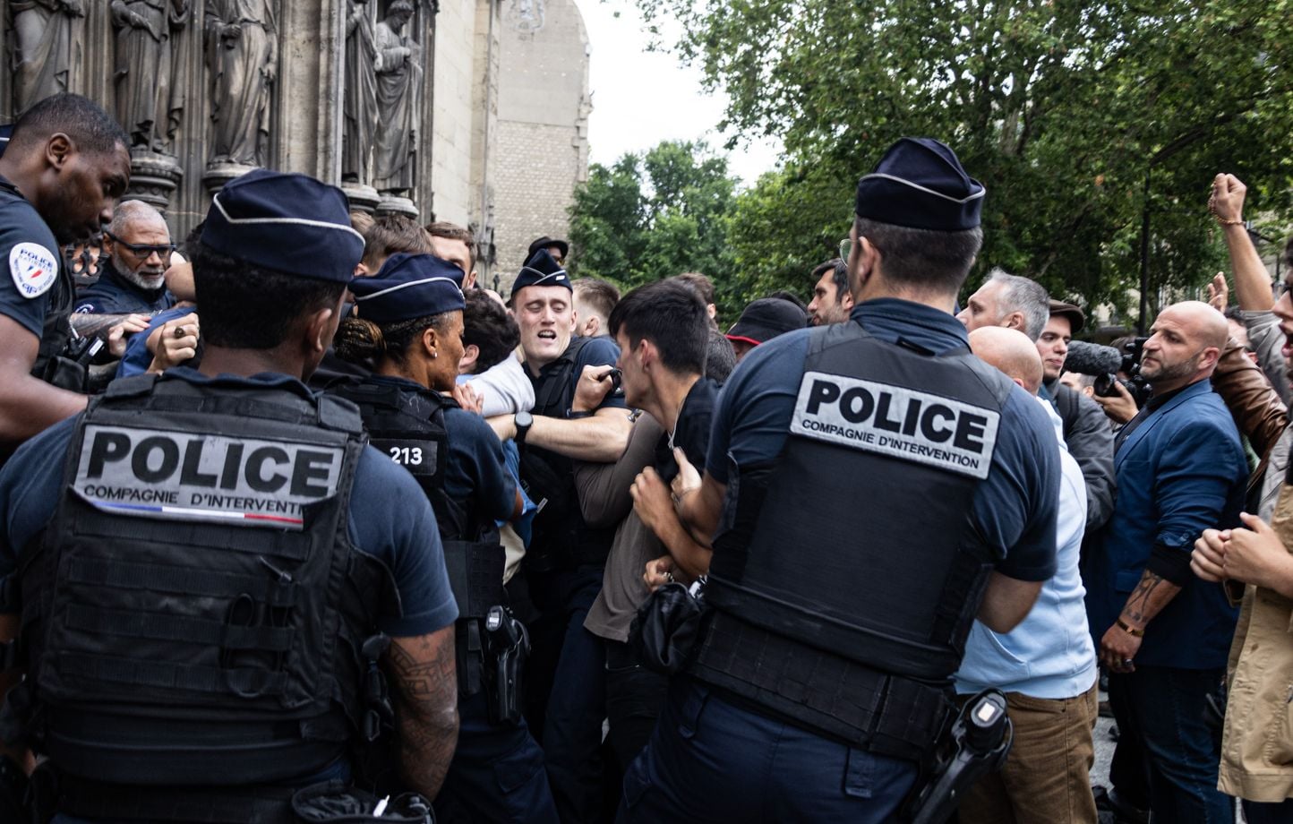 Paris : Six membres de Civitas en garde à vue après la Nuit Blanche perturbée
