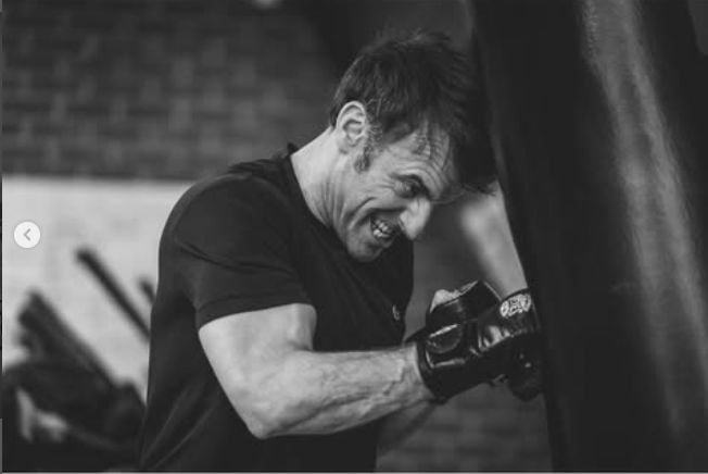 Emmanuel Macron en pleine séance de boxe.