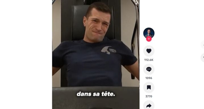Jordan Bardella se met en scène lors d'un exercice de musculation sur TikTok. Capture d'écran.