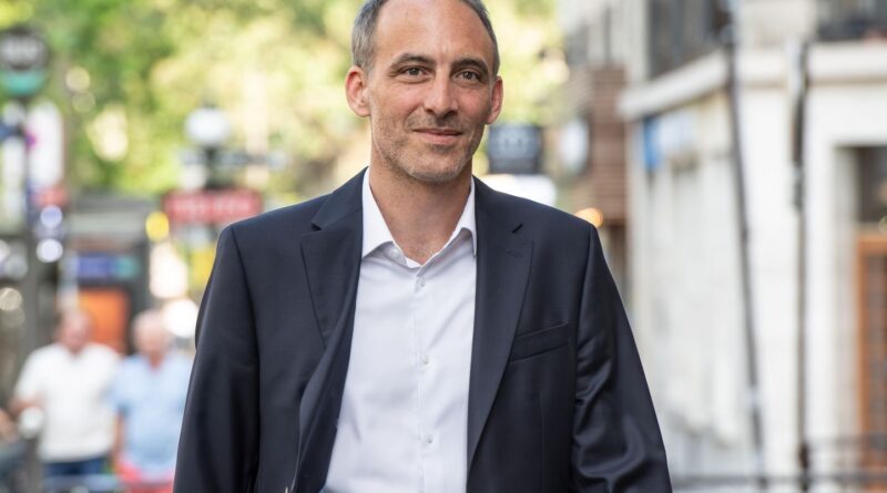 Présidentielle 2027 : Raphaël Glucksmann ne se déclare pas encore.