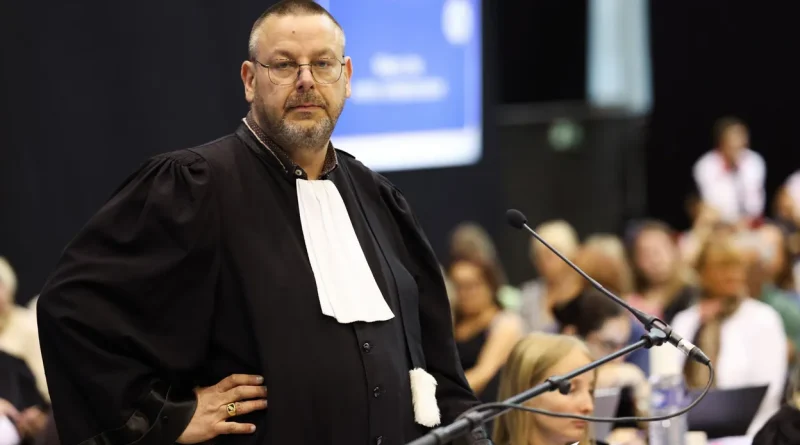 Procès Falzone : les parties civiles réagissent sur la traversée de la foule.