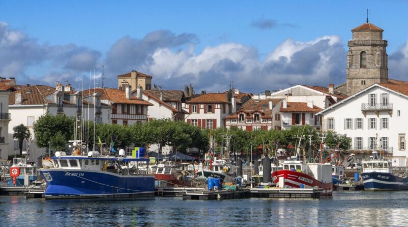 Pyrénées-Atlantiques : Collision navire provoque naufrage bateau de pêche