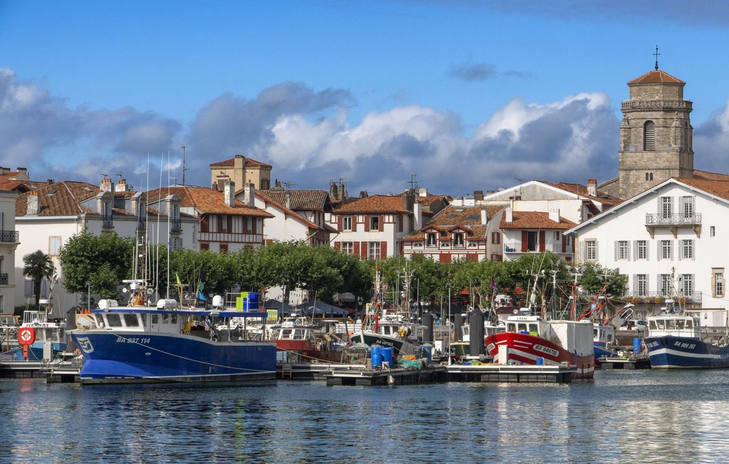 Pyrénées-Atlantiques : Collision navire provoque naufrage bateau de pêche