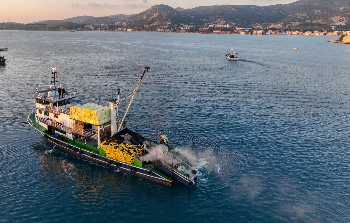 Que sait-on de l'attaque du bateau de pêche turc en mer Noire ?