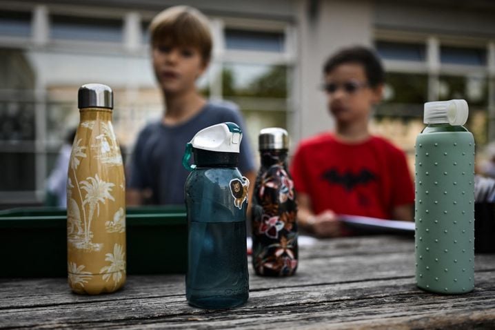 Les mairies peuvent proposer des aménagements horaires pour limiter l'exposition des enfants aux températures trop élevées des salles de classe.