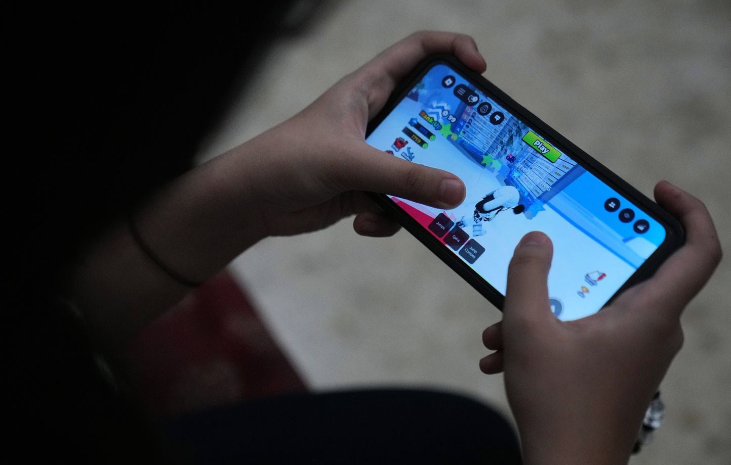 Roblox, jeu vidéo préféré des enfants, n'est pas à l'abri des pédocriminels.
