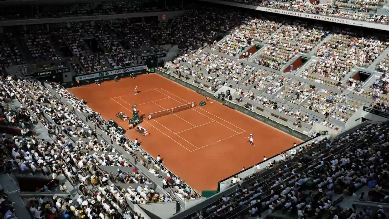 Roland-Garros : la terre battue ne goûte pas que parisien