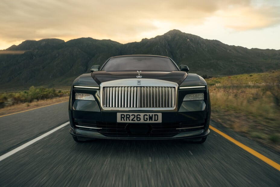 Rolls-Royce dévoile sa voiture la plus performante, 100 % électrique.
