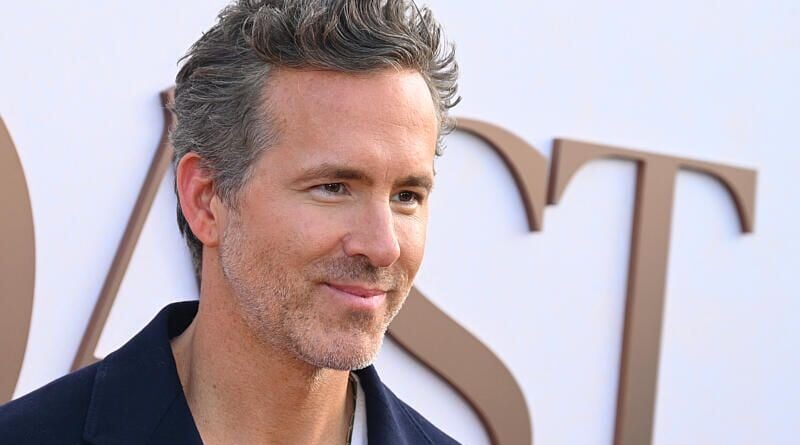 Ryan Reynolds révèle avoir failli mourir à 18 ans, renversé par un chauffard ivre.