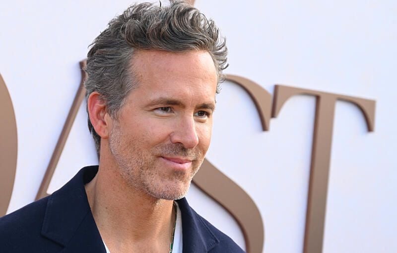 Ryan Reynolds révèle avoir failli mourir à 18 ans, renversé par un chauffard ivre.