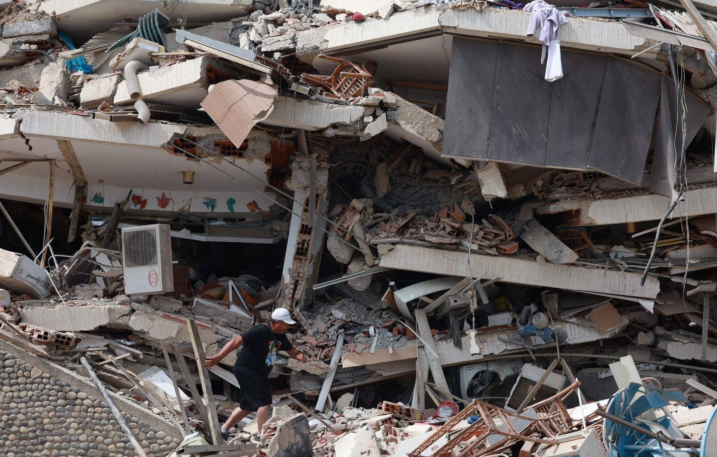 SÉISMES AU VENEZUELA : 235 MORTS, RECHERCHES TOUJOURS EN COURS