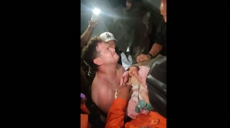 SÉISMES AU VENEZUELA : 920 MORTS, 50.000 DISPARUS, UN BÉBÉ SAUVE.