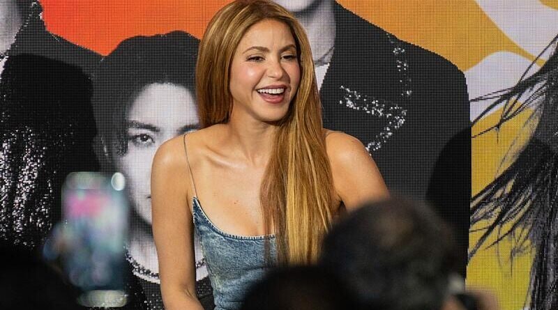 Shakira ne met pas fin aux rumeurs de romance avec Manuel Garcia-Rulfo