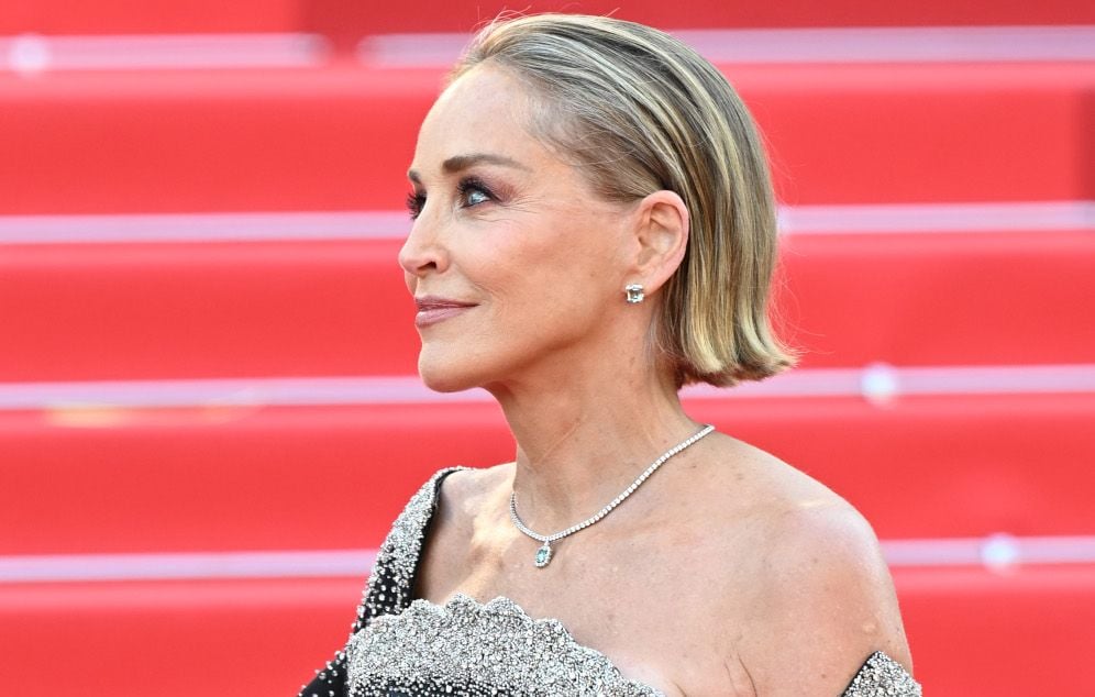 Sharon Stone révèle avoir été agressée, dix ans après l'incident.
