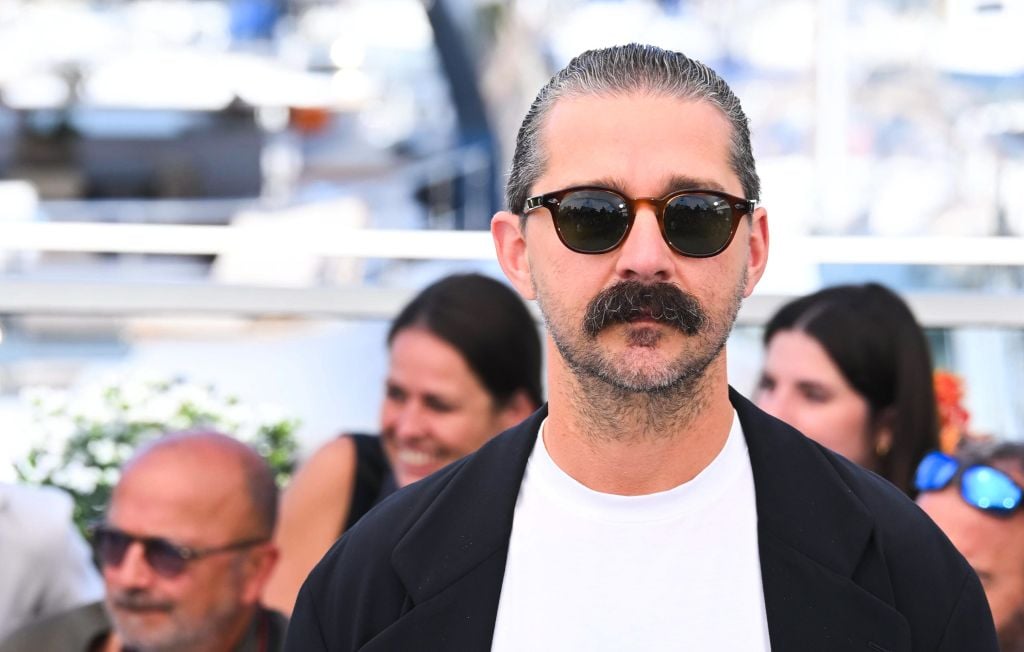 Shia LaBeouf plaide coupable pour coups et blessures après bagarre.