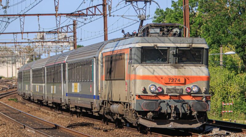 SNCF : Un train Paris-Clermont a eu près de huit heures de retard suite à une grosse panne.