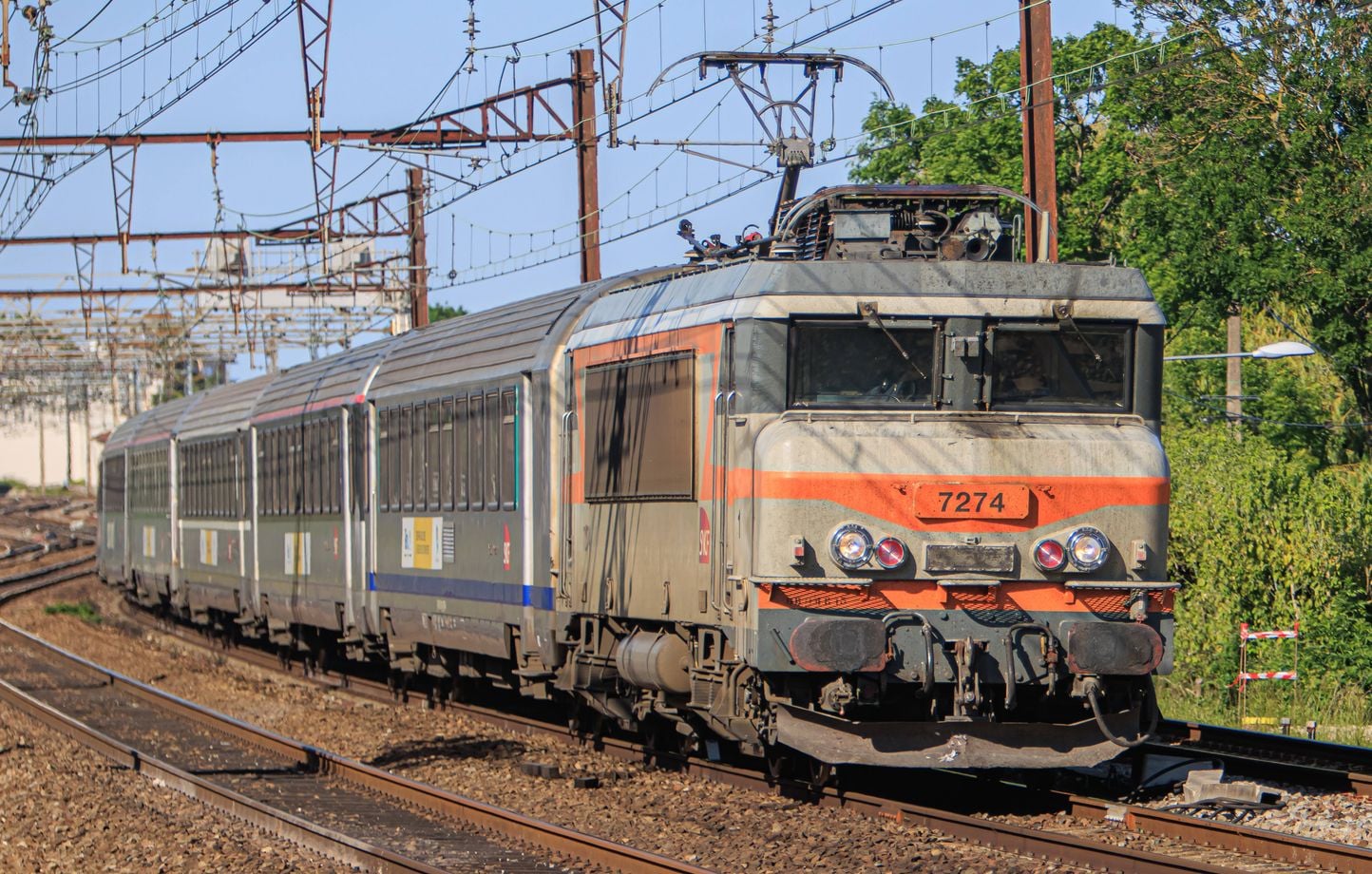 SNCF : Un train Paris-Clermont a eu près de huit heures de retard suite à une grosse panne.