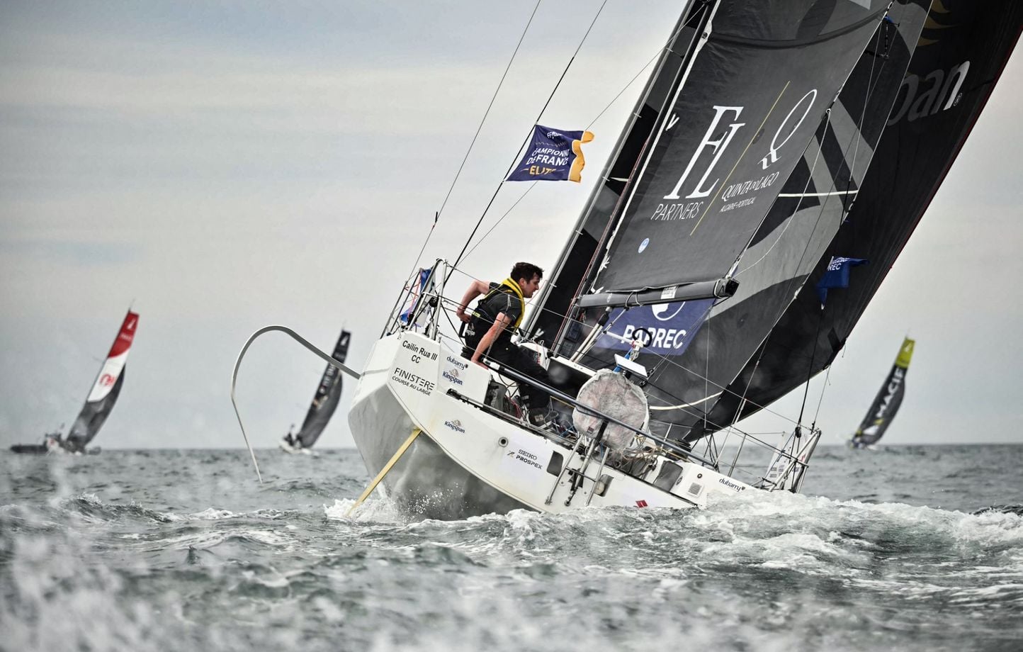 Solitaire du Figaro : Tom Dolan échoue, secouru par hélicoptère
