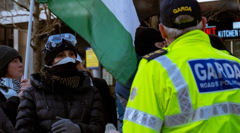 Supporteurs en colère : match Irlande-Israël à huis clos et neutre.