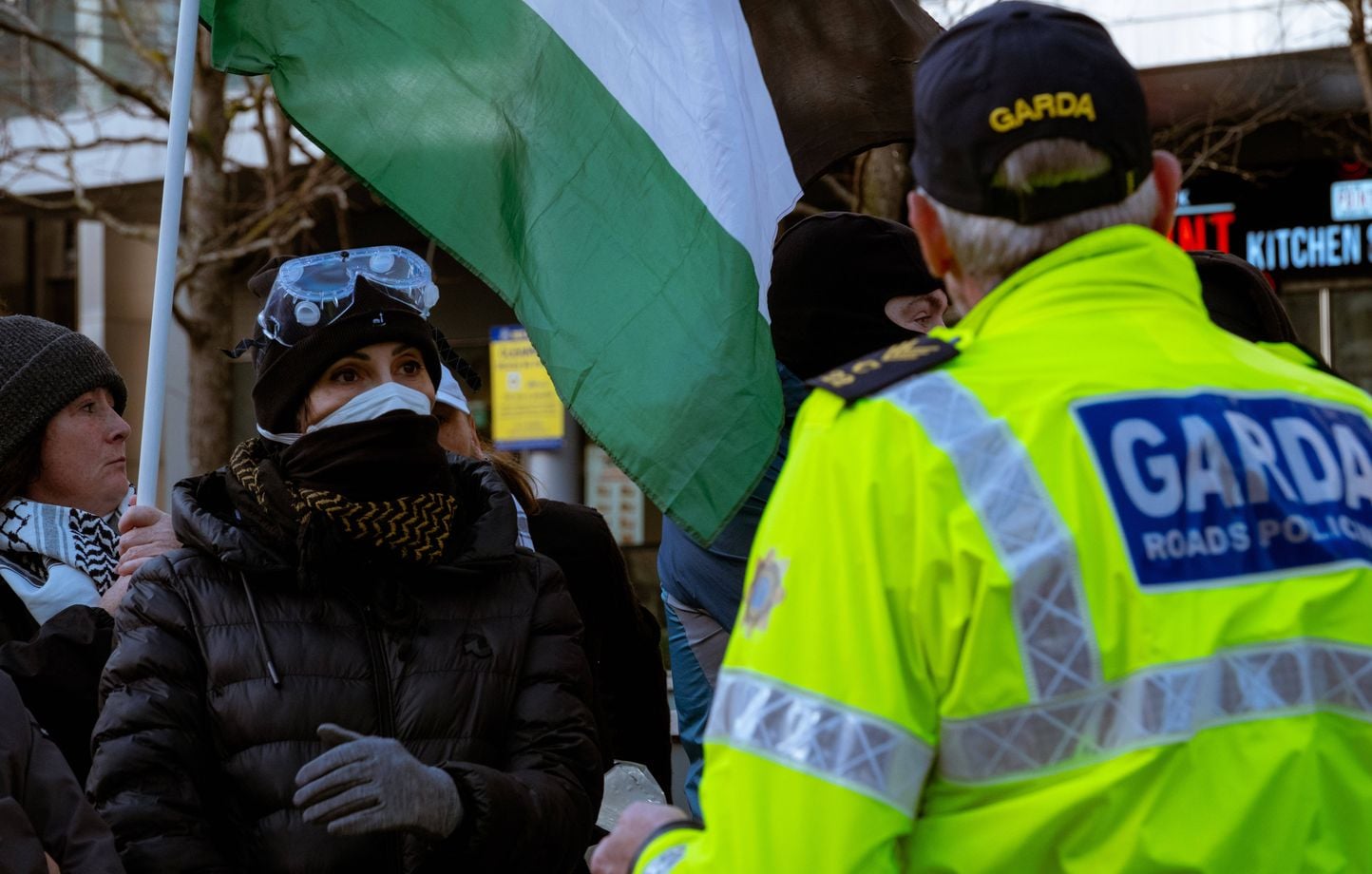 Supporteurs en colère : match Irlande-Israël à huis clos et neutre.