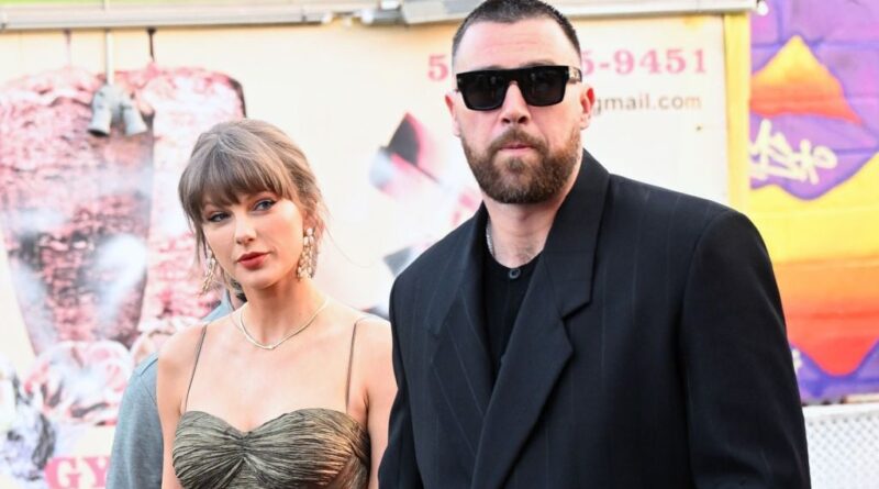 Taylor Swift surprend avec un concert au football organisé par Travis Kelce.