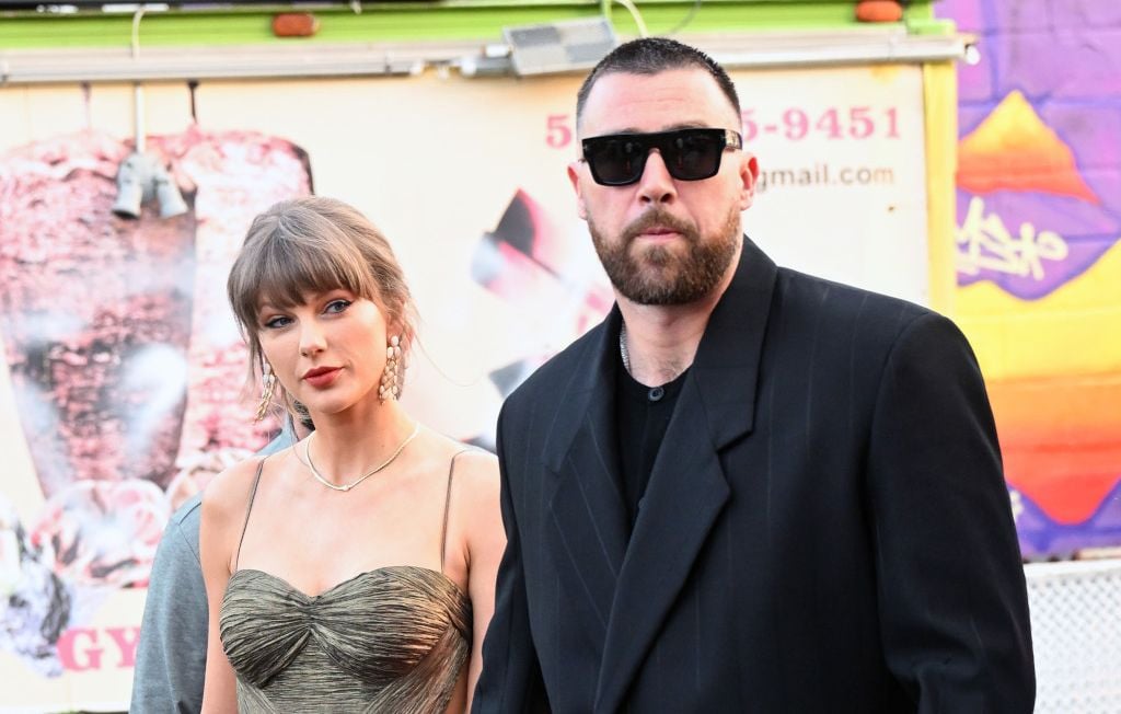 Taylor Swift surprend avec un concert au football organisé par Travis Kelce.