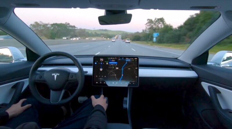 Tesla déploie le FSD V14 Lite : apports et réticences en Europe.