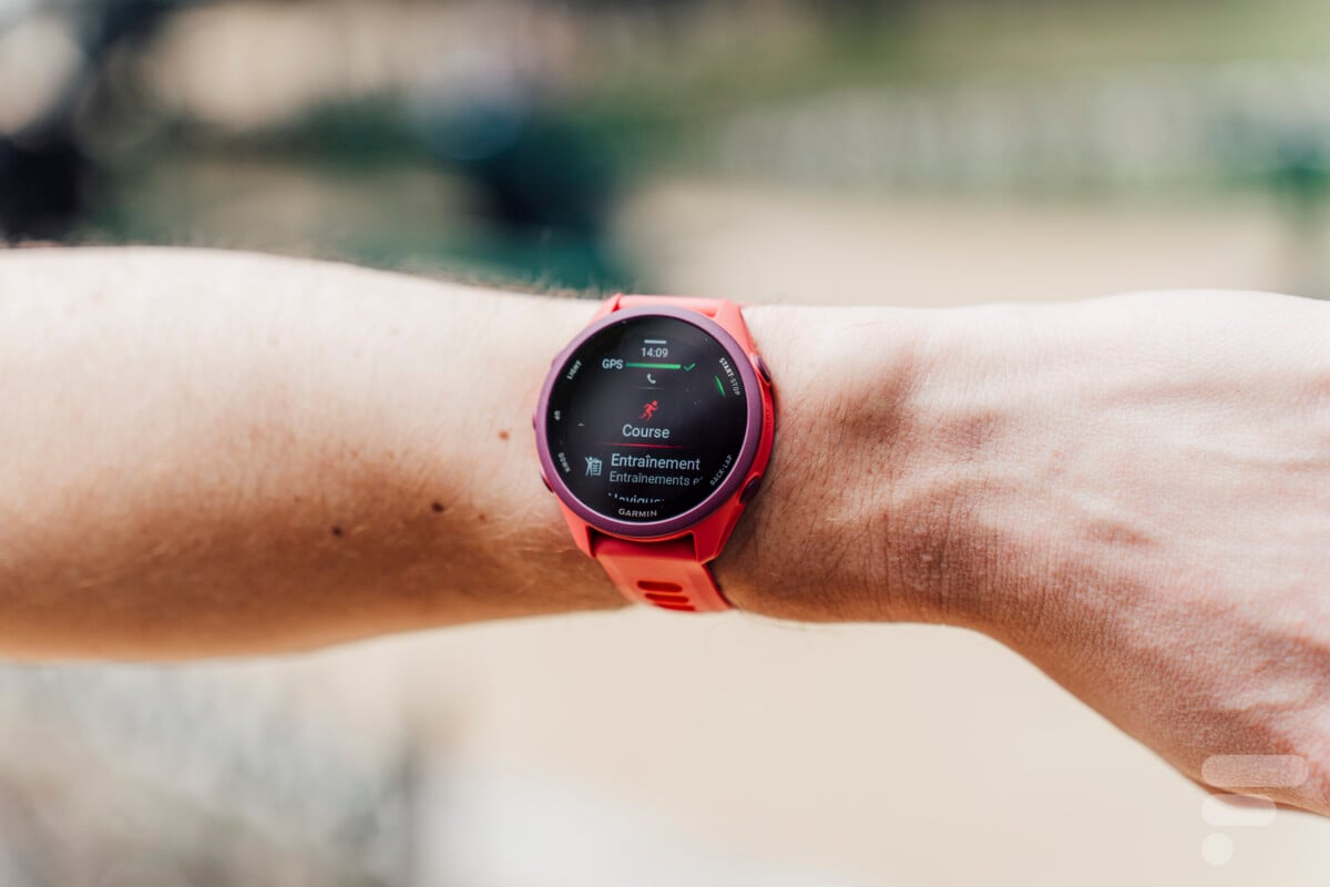 La Garmin Forerunner 170 intègre un suivi GPS