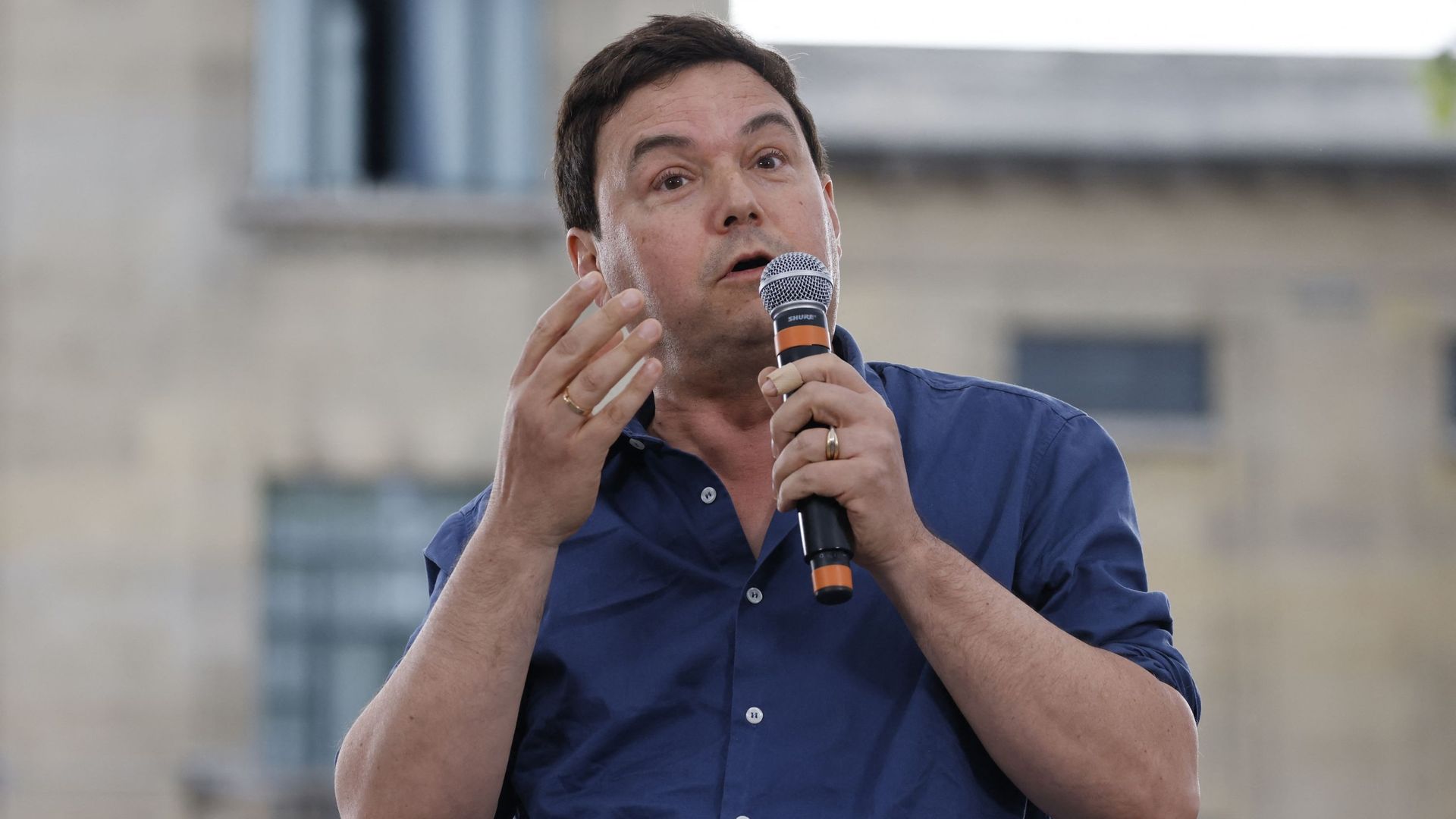 Thomas Piketty : "Les plus riches doivent payer" pour lutter contre le réchauffement climatique et promouvoir l'égalité sociale.