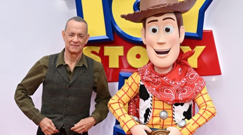 Tom Hanks prévient que Disney n'aura pas besoin de lui pour « Toy Story 6 » grâce à l'IA.