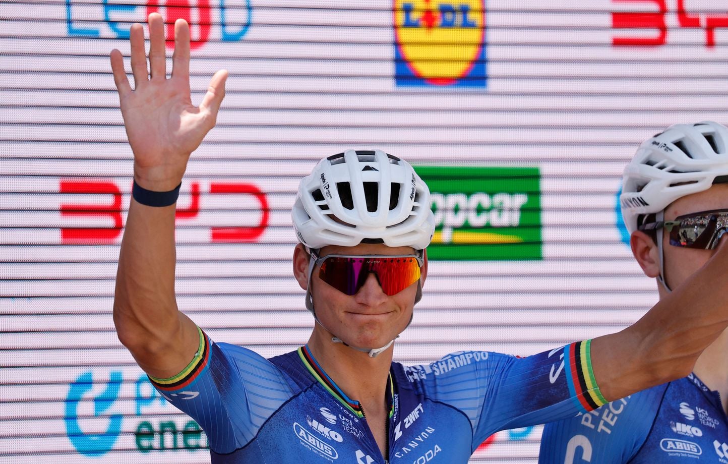 Tour de Suisse : Mathieu van der Poel ne sera pas sanctionné pour avoir été torse nu