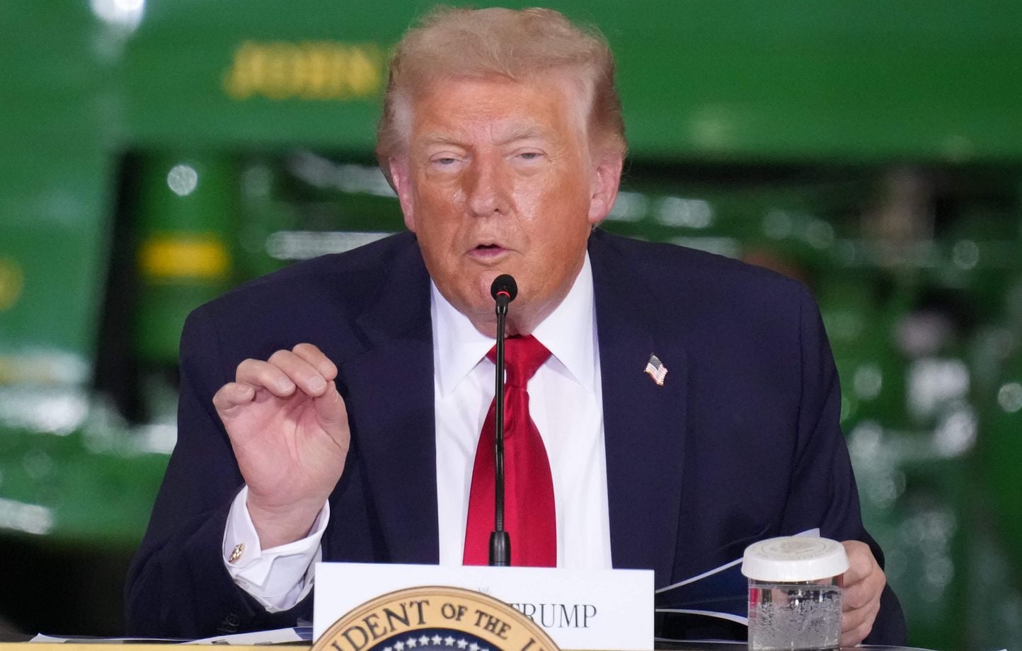 « Trump insulte une journaliste et quitte l'interview : "Vous êtes soit corrompue, soit débile" »