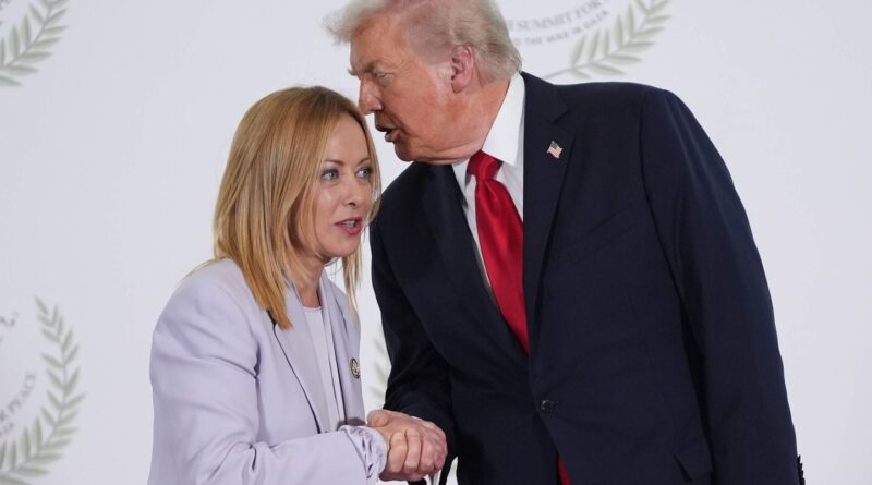 Trump ne relâche pas son attaque contre Meloni pour un selfie.