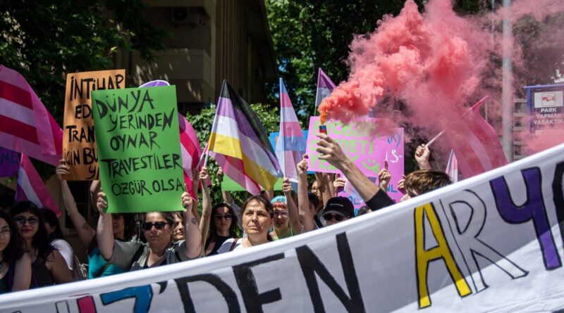 Turquie : Environ 50 personnes arrêtées lors de la Gay Pride à Istanbul