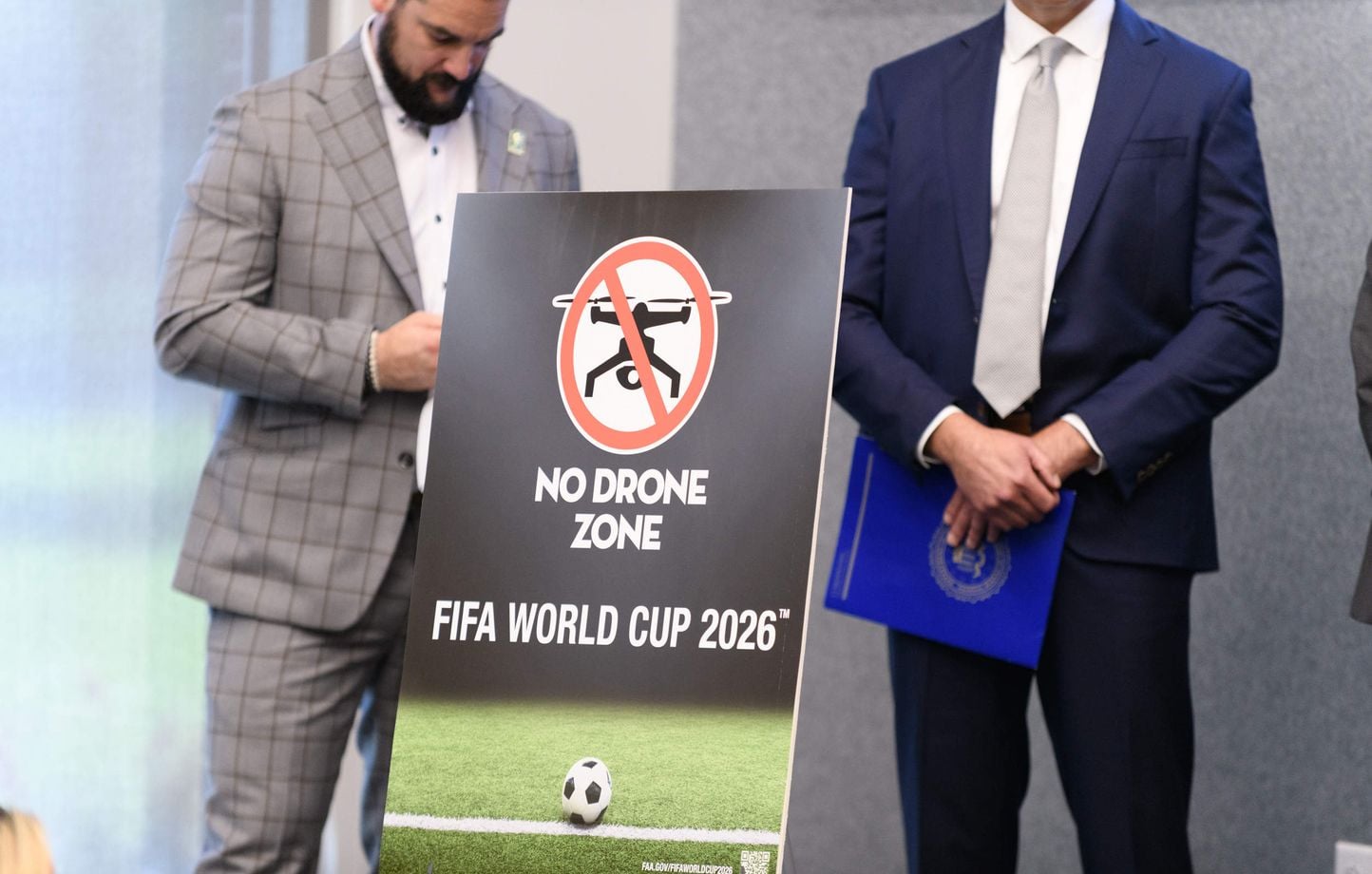 Un groupe lié à l'Iran hacke des drones du FBI et menace la Coupe du monde.