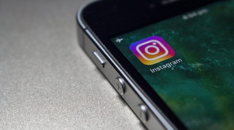 Un inconnu sur Instagram pour peindre vos photos ? C'est une arnaque.
