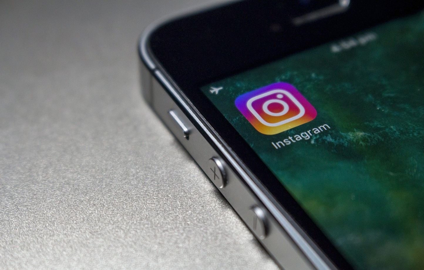 Un inconnu sur Instagram pour peindre vos photos ? C'est une arnaque.