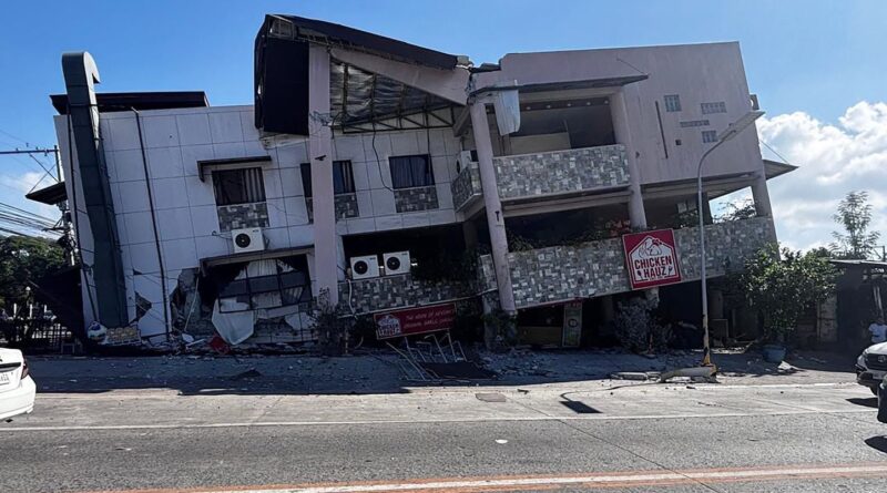 Un mort après un puissant séisme aux Philippines, alerte au tsunami