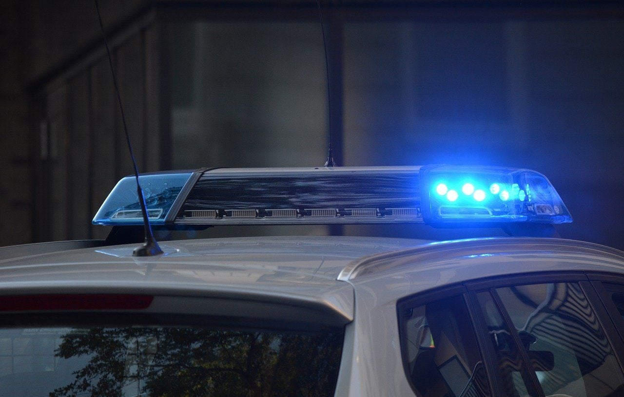 Un petit avion privé s'écrase sur une autoroute aux États-Unis, un mort