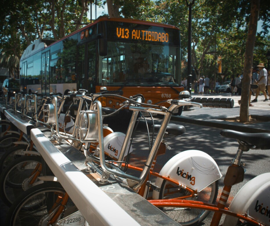 « Un véritable chaos » : Barcelone interdit les vélos électriques en libre-service