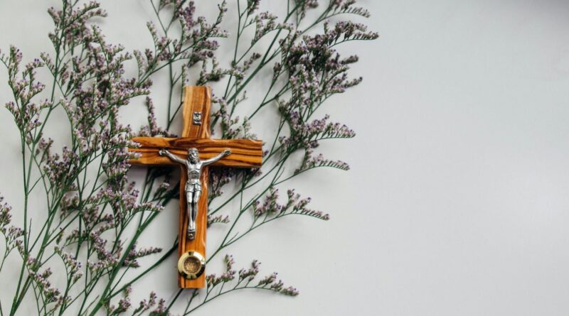 Val-de-Marne : Un élu RN ne prie pas avec un crucifix en conseil municipal